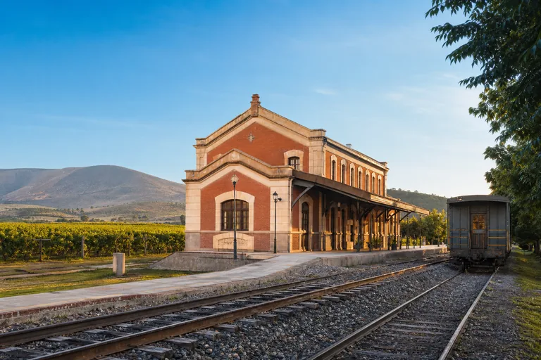 Imagen representativa generada con IA del patrimonio ferroviario de Pabellón de Arteaga